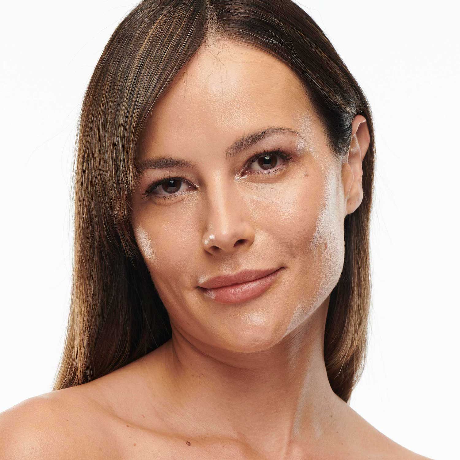 STUDIO RADIANCE SERUM-POWERED (BASE DE MAQUILLAJE PARA ROSTRO)